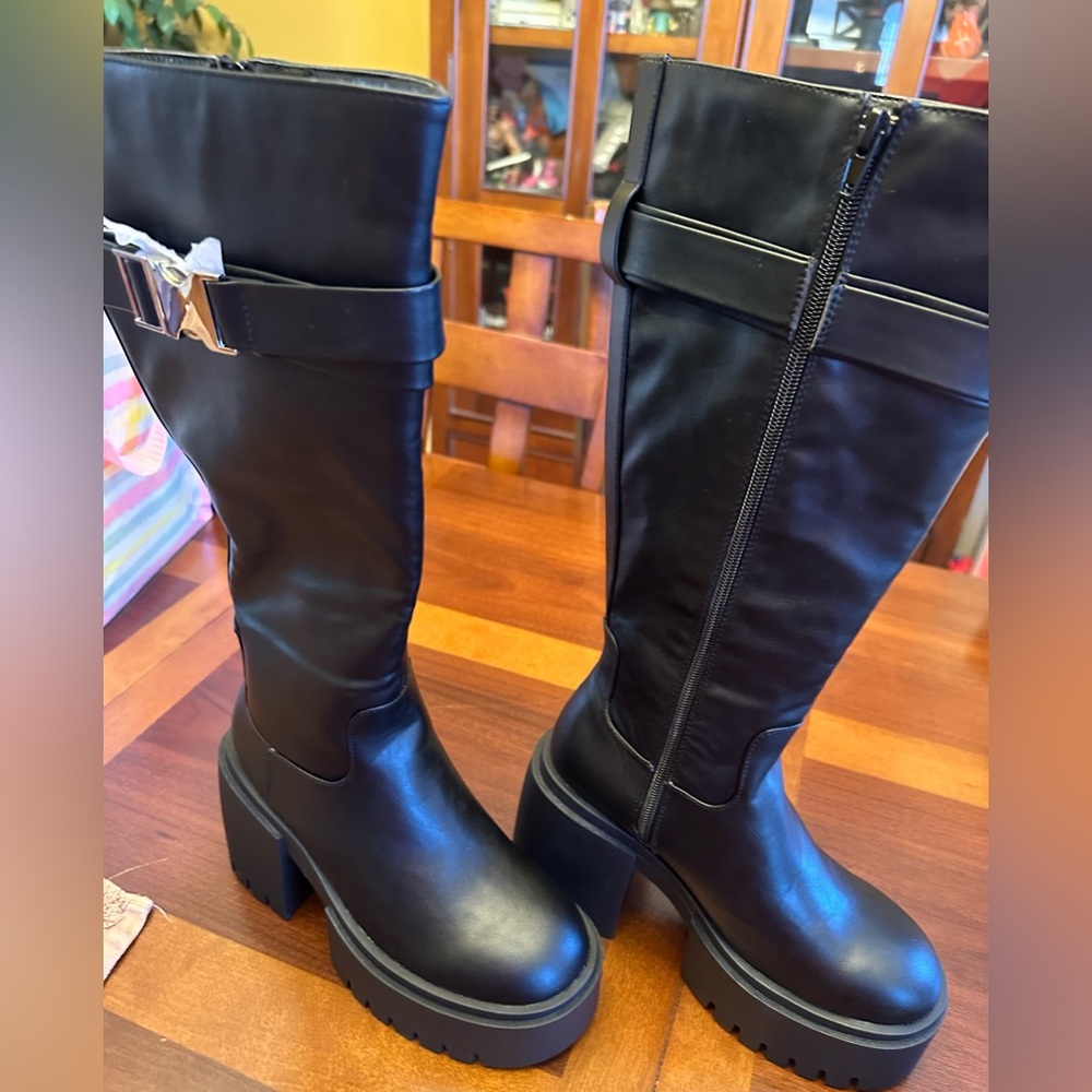 Nwot! ALASKA WIDE FIT BLACK ROUNDED TOE CHUNKY HEEL BOOTS SIZE 5 no box